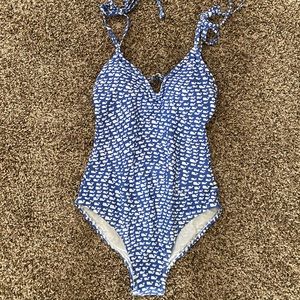NWOT vineyard vines for target whale one piece